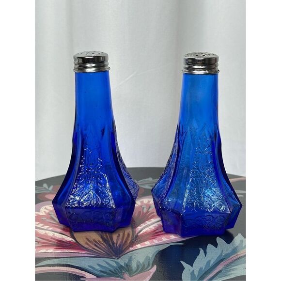 Vintage Cobalt Blue Pressed Glass Pinched Corners Salt and Pepper Shaker Set - Picture 5 of 5